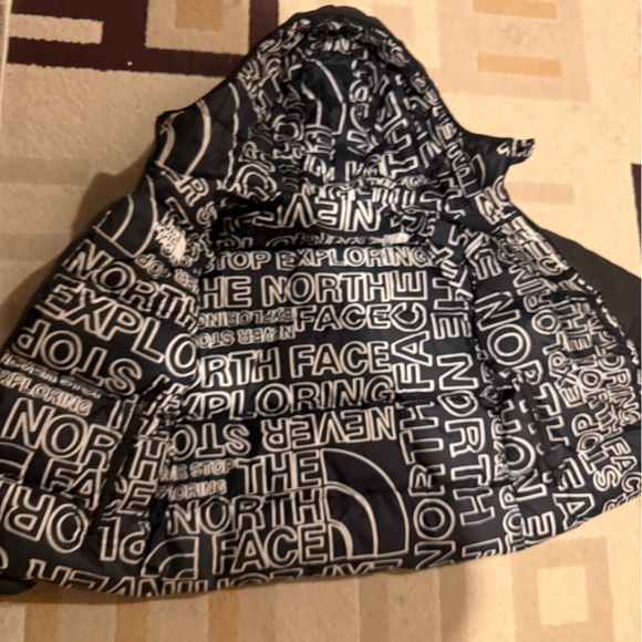 The North Face Black Kids Jacket - Picture 3 of 4